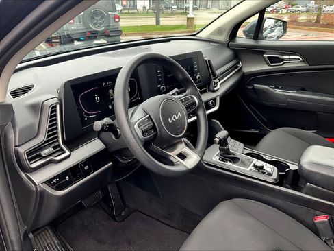 Used 2023 Kia Sportage LX image 8