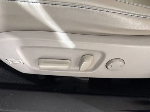 Used 2019 Toyota Highlander XLE image 23