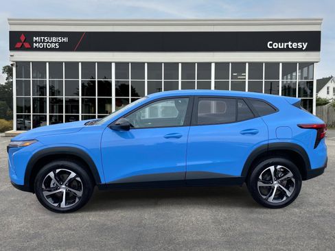 Used 2024 Chevrolet Trax RS w/ Driver Confidence Package image 2