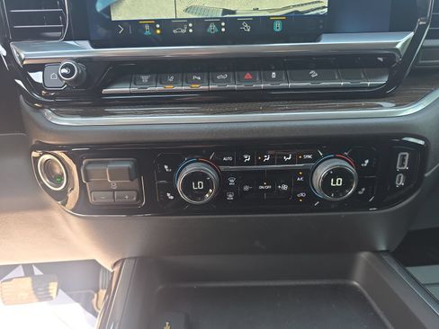Used 2025 Chevrolet Silverado 2500 LT w/ Trail Boss Package AWD/4WD image 20