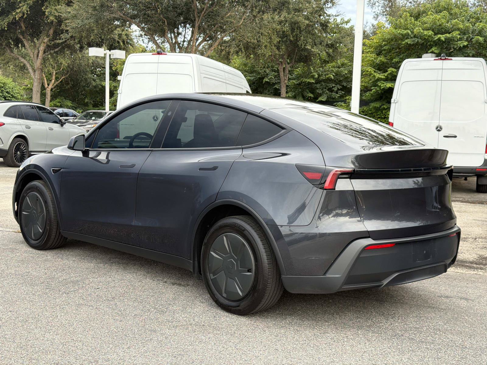 Used 2026 Tesla Model Y 2WD image 5