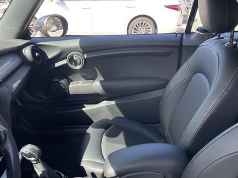 Used 2019 MINI Cooper Signature w/ Signature Upholstery Package image 9