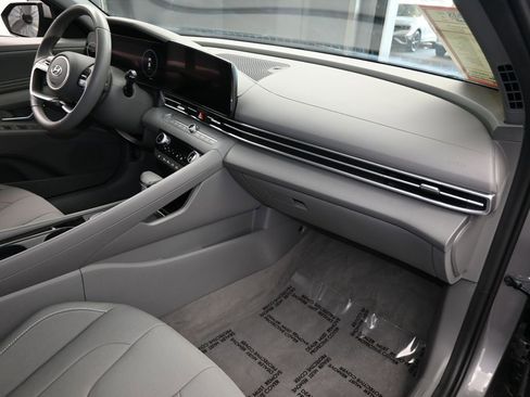 Used 2023 Hyundai Elantra SEL w/ Convenience Package image 46