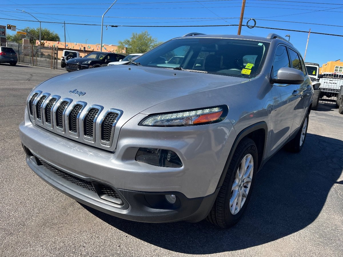 Used 2017 Jeep Cherokee Latitude FWD image 7
