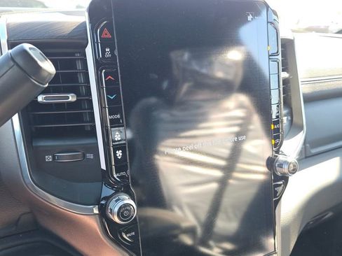 New 2026 RAM 2500 Laramie AWD/4WD image 18