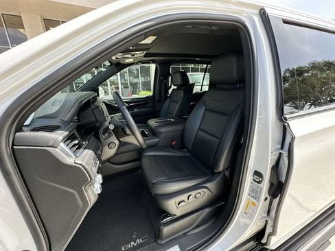 Used 2022 GMC Yukon XL Denali w/ Denali Premium Package AWD/4WD image 19