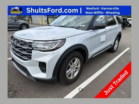 Used 2025 Ford Explorer Active AWD/4WD image 1