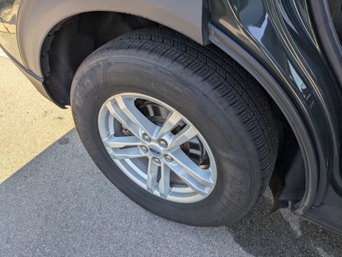 Used 2022 Ford Explorer XLT AWD/4WD image 38
