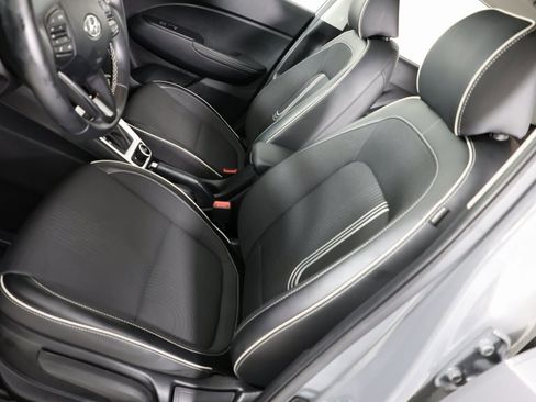 Used 2022 Hyundai Venue Limited w/ Cargo Package image 10