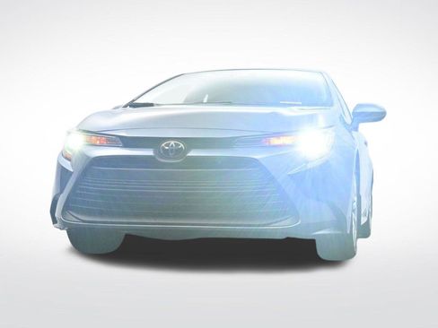 Used 2026 Toyota Corolla LE FWD image 31