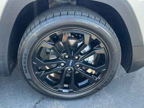 Used 2021 GMC Terrain SLT w/ Elevation Edition image 9