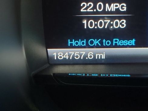Used 2017 Ford Taurus Limited FWD image 19