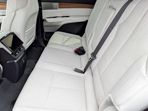 New 2026 Cadillac Vistiq Luxury image 30