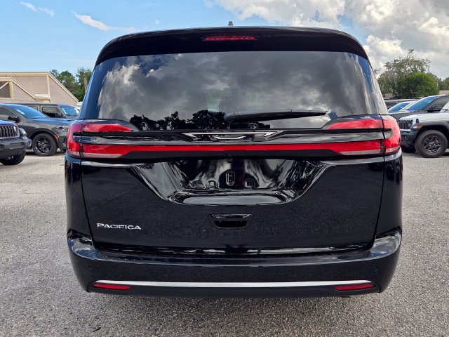 New 2027 Chrysler Pacifica Select FWD image 7