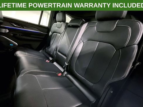 Used 2024 Jeep Grand Cherokee Overland w/ Luxury Tech Group IV AWD/4WD image 33