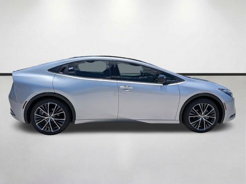 Used 2024 Toyota Prius XLE FWD image 3