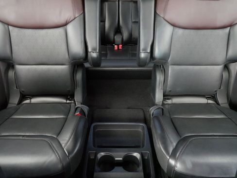 Used 2020 Ford Explorer Platinum w/ Premium Technology Package AWD/4WD image 13