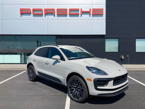 Used 2025 Porsche Macan image 16