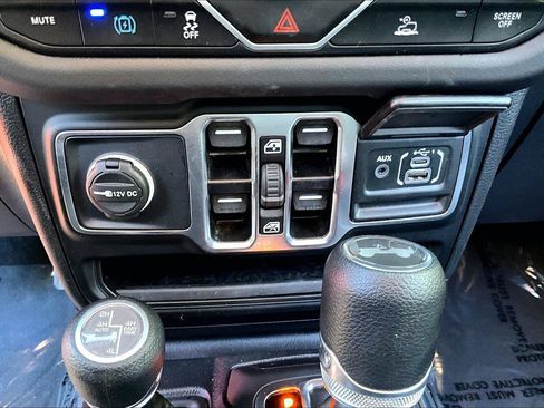 Certified 2025 Jeep Wrangler Unlimited Sahara AWD/4WD image 31