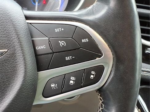 Used 2021 Chrysler Pacifica Touring-L FWD image 24
