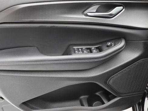 Used 2023 Jeep Grand Cherokee L Laredo image 15