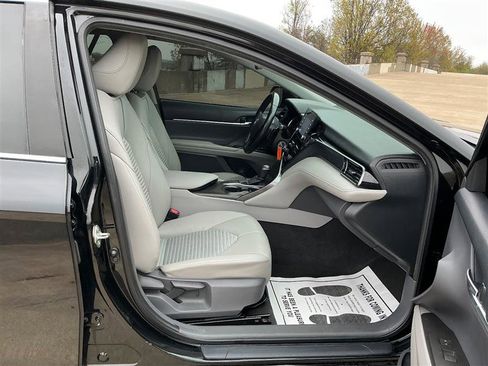 Used 2021 Toyota Camry SE FWD image 33