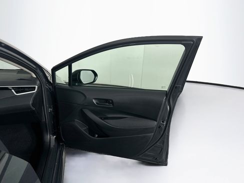 Used 2025 Toyota Corolla LE FWD image 30