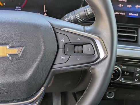 Used 2025 Chevrolet Trax LT w/ LT Convenience Package image 14