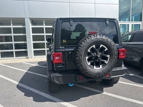 Used 2025 Jeep Wrangler Unlimited Rubicon 4xe w/ Convenience Group AWD/4WD image 22