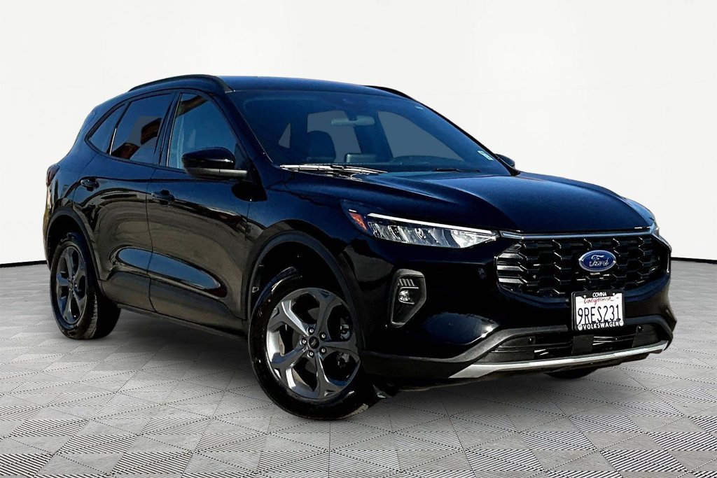 Used 2025 Ford Escape ST-Line Select AWD/4WD image 1