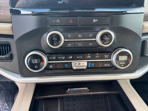 Used 2024 Ford Expedition Max Limited image 27