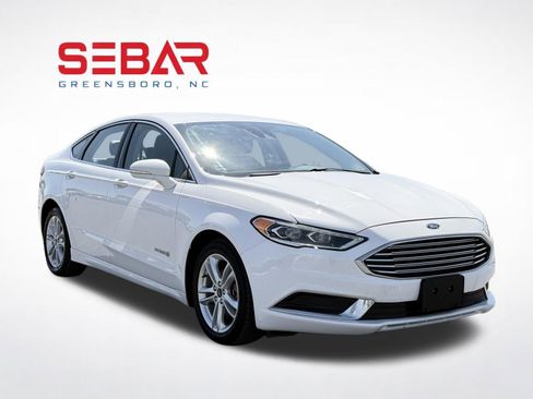Used 2018 Ford Fusion SE w/ Equipment Group 602A FWD image 3