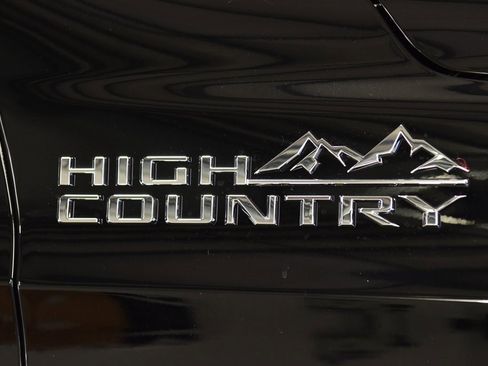 New 2026 Chevrolet Suburban High Country image 16