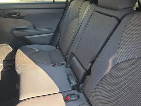 Used 2024 Toyota Highlander LE image 15