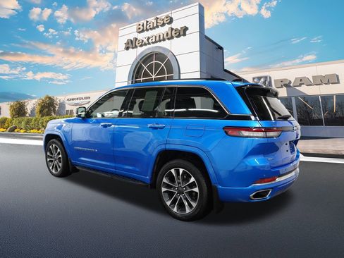 Used 2023 Jeep Grand Cherokee Overland w/ Advanced Protech Group III image 10