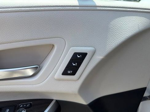 Used 2021 Toyota Sienna Platinum FWD image 9