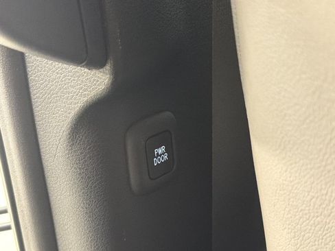 Used 2025 Toyota Sienna XLE w/ XLE Plus Package FWD image 25
