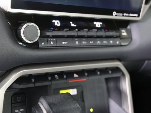 Used 2023 Toyota Tundra Limited image 16