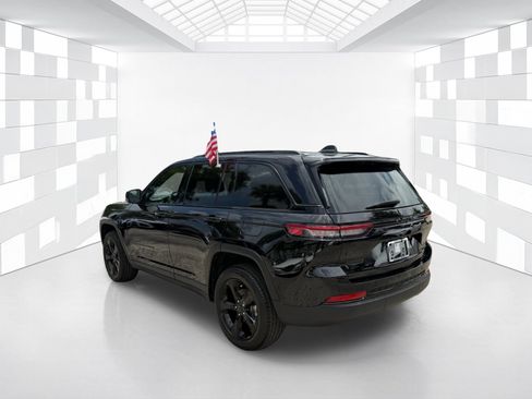 Used 2025 Jeep Grand Cherokee Limited w/ Black Appearance Package RWD image 5