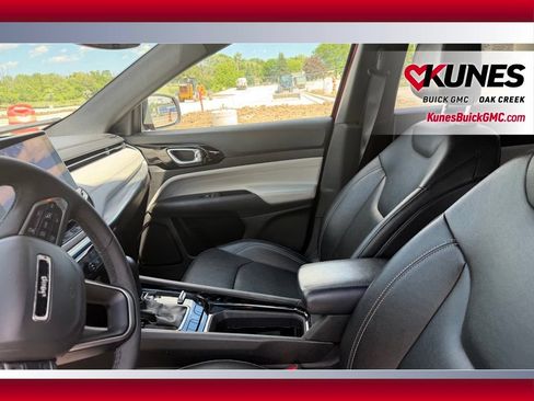 Used 2025 Jeep Compass Limited AWD/4WD image 8