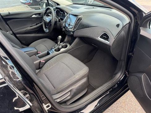 Used 2018 Chevrolet Cruze LT w/ Convenience Package image 15
