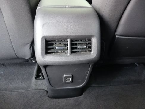 Used 2024 GMC Terrain SLE AWD/4WD image 22