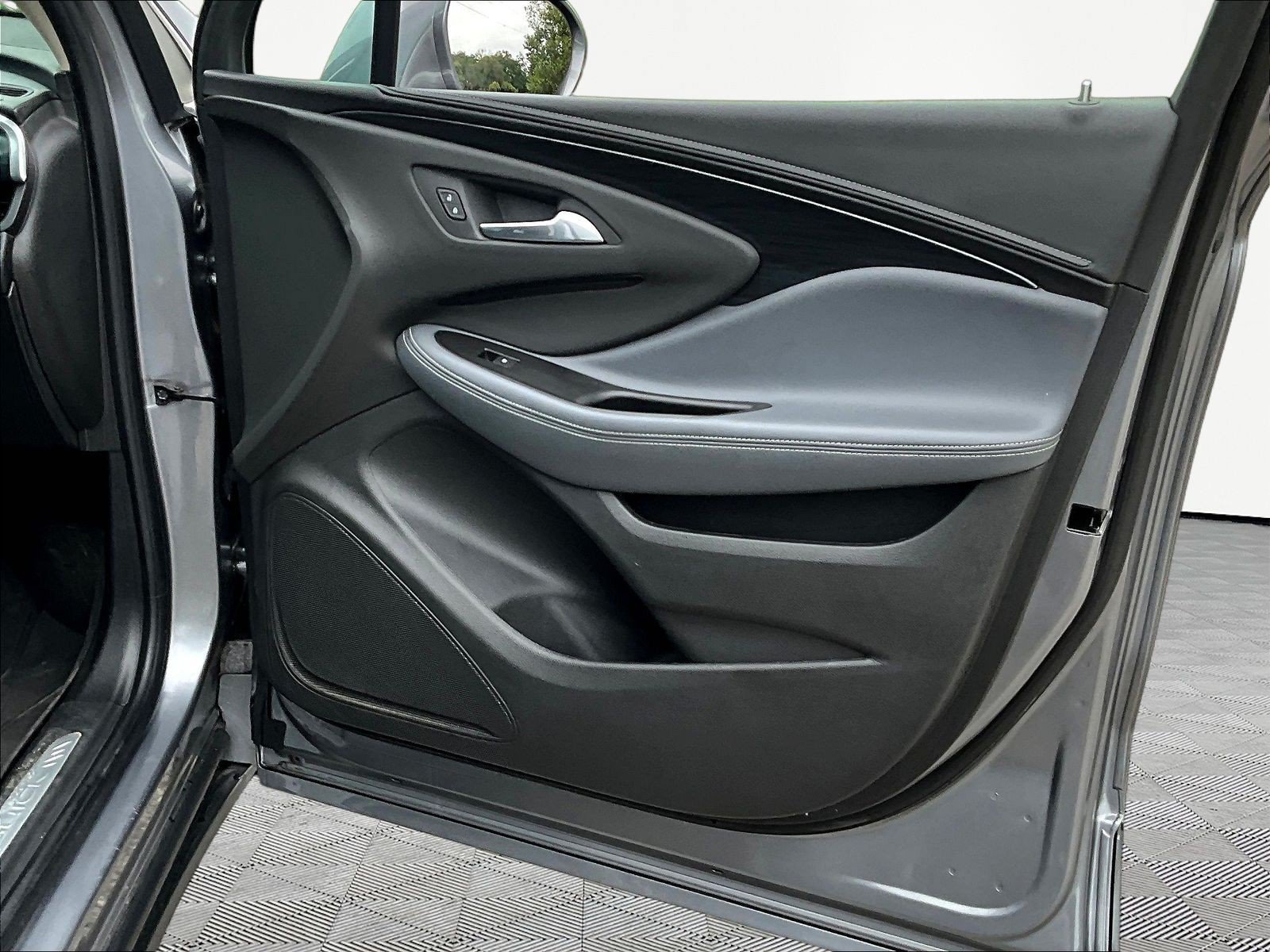 Used 2019 Buick Envision Essence FWD image 28