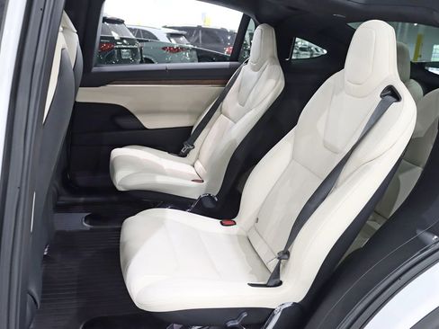 Used 2022 Tesla Model X AWD/4WD image 31
