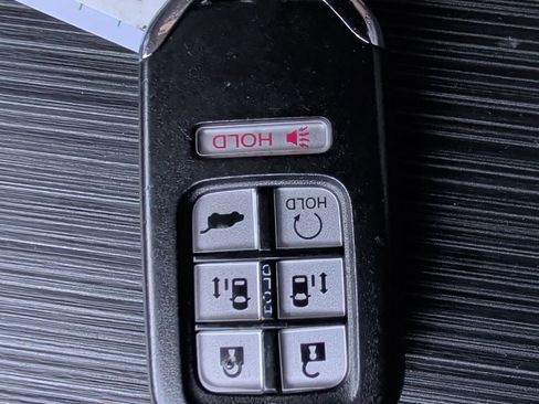 Used 2018 Honda Odyssey EX image 17