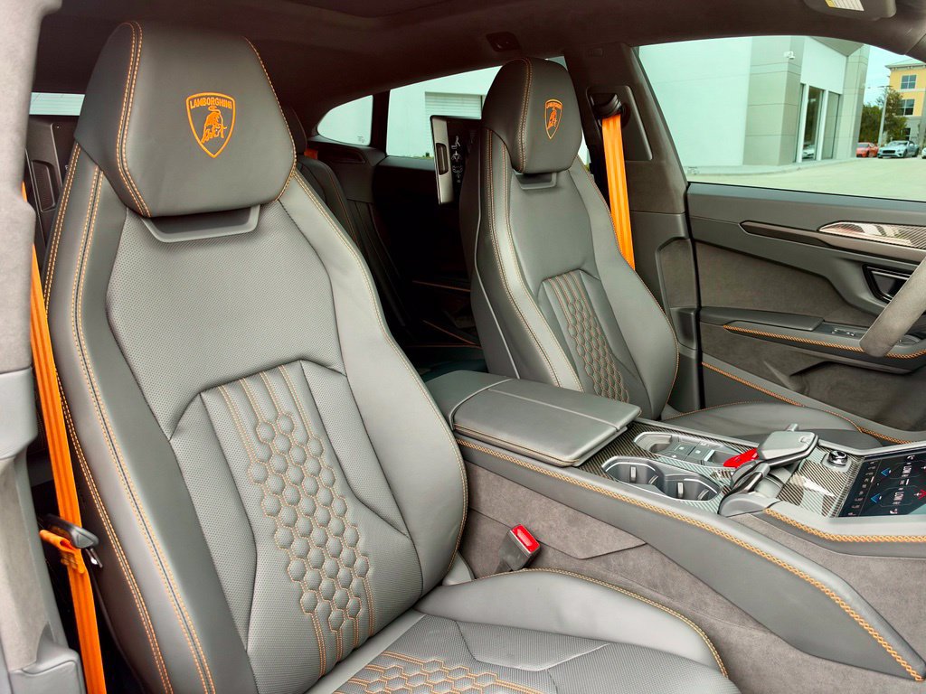 Used 2025 Lamborghini Urus SE AWD/4WD image 25