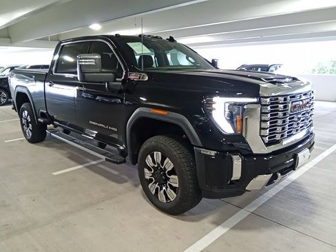 Used 2024 GMC Sierra 2500 Denali w/ Denali Reserve Package AWD/4WD image 3