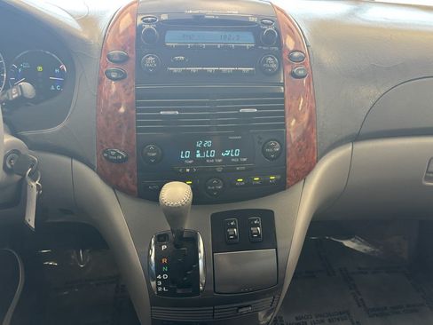 Used 2008 Toyota Sienna XLE FWD image 17
