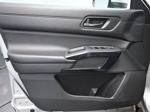 Used 2024 Nissan Pathfinder SV FWD image 22
