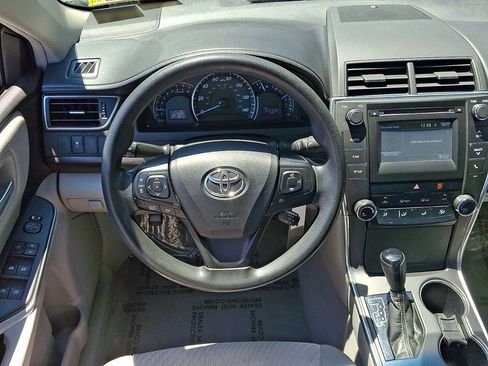 Used 2015 Toyota Camry LE FWD image 12